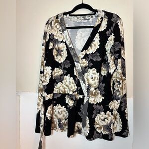 Isaac Mizrahi woman  floral top extra large long sleeve fabric soft as Butter